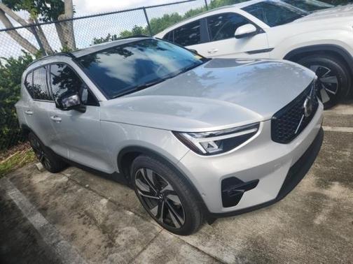 2023 Volvo XC40 B4 Plus Dark Theme