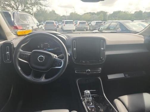 2023 Volvo XC40 B4 Plus Dark Theme
