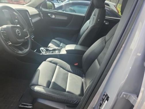 2023 Volvo XC40 B4 Plus Dark Theme