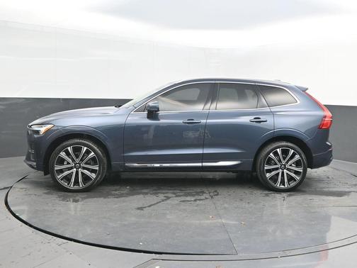 2023 Volvo XC60 B5 Ultimate Bright Theme