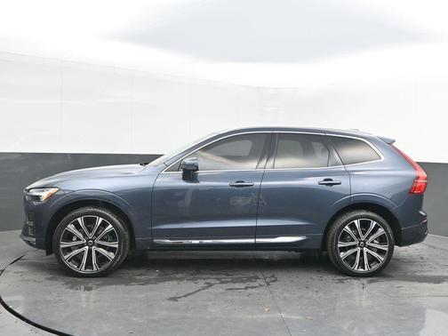 2023 Volvo XC60 B5 Ultimate Bright Theme