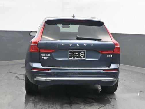 2023 Volvo XC60 B5 Ultimate Bright Theme