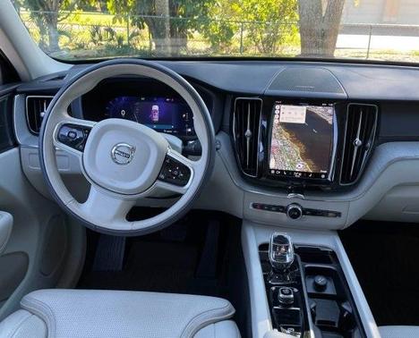 2023 Volvo XC60 B5 Ultimate Bright Theme