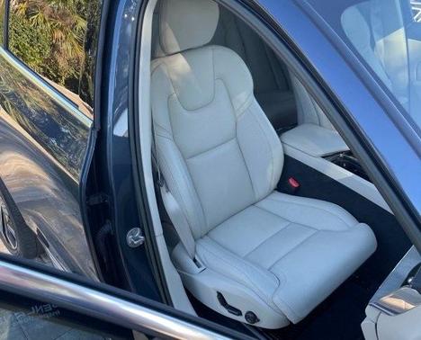 2023 Volvo XC60 B5 Ultimate Bright Theme