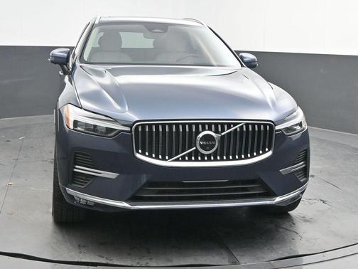 2023 Volvo XC60 B5 Ultimate Bright Theme