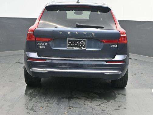 2023 Volvo XC60 B5 Ultimate Bright Theme