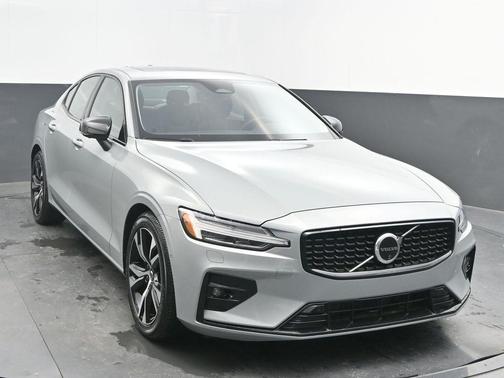 2025 Volvo S60 B5 Plus