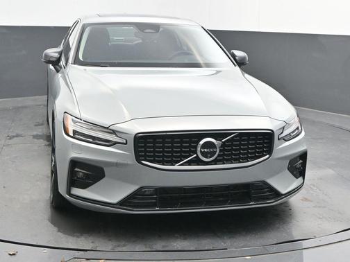 2025 Volvo S60 B5 Plus
