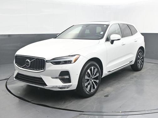 Crystal White 2023 Volvo XC60 B5 Plus Bright Theme