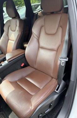 Crystal White 2023 Volvo XC60 B5 Plus Bright Theme