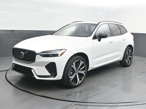 2024 Volvo XC60 B5 Ultimate Dark Theme