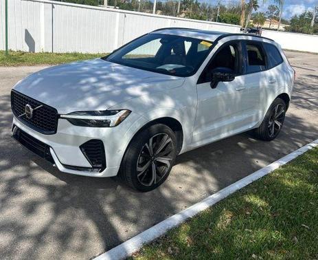 2024 Volvo XC60 B5 Ultimate Dark Theme