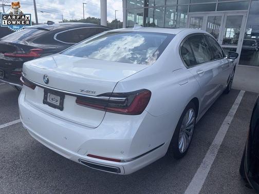 Mineral White Metallic 2022 BMW 740 i