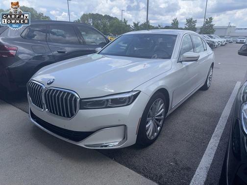 Mineral White Metallic 2022 BMW 740 i