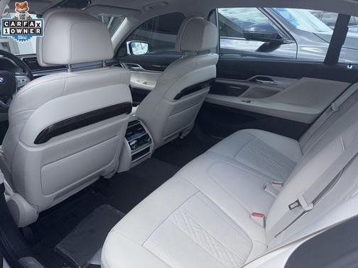 Mineral White Metallic 2022 BMW 740 i
