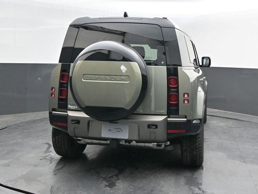 2025 Land Rover Defender P400 X-Dynamic SE
