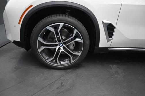 White Metallic 2026 BMW X5 sDrive40i