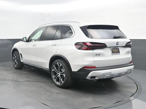 White Metallic 2026 BMW X5 sDrive40i