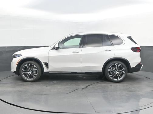 White Metallic 2026 BMW X5 sDrive40i