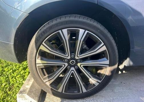 2023 Volvo XC60 B5 Ultimate Bright Theme