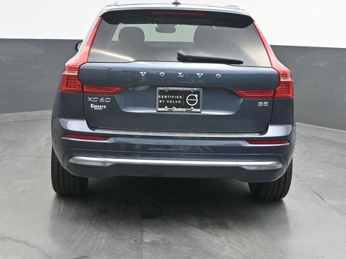2023 Volvo XC60 B5 Ultimate Bright Theme