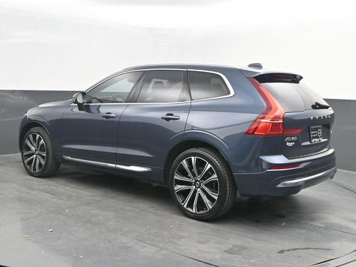 2023 Volvo XC60 B5 Ultimate Bright Theme