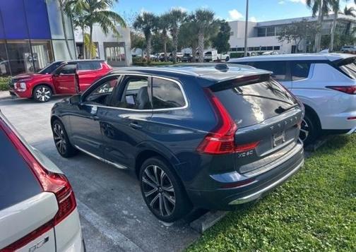 2023 Volvo XC60 B5 Ultimate Bright Theme