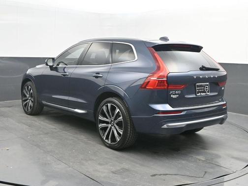2023 Volvo XC60 B5 Ultimate Bright Theme