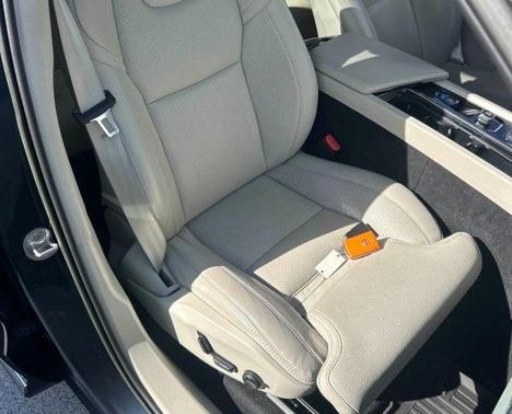 2023 Volvo XC60 B5 Ultimate Bright Theme