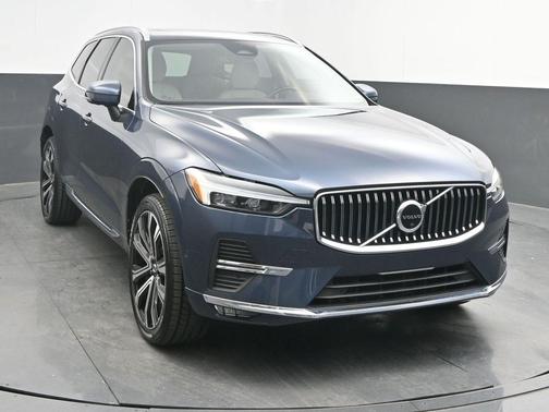 2023 Volvo XC60 B5 Ultimate Bright Theme