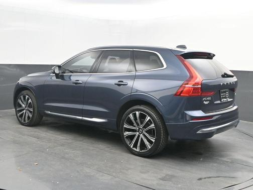 2023 Volvo XC60 B5 Ultimate Bright Theme