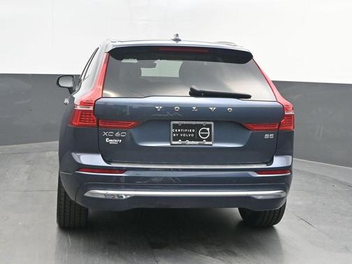 2023 Volvo XC60 B5 Ultimate Bright Theme