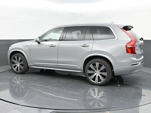2025 Volvo XC90 Plug-In Hybrid T8 Plus 7-Seater