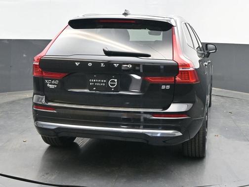 2023 Volvo XC60 B5 Ultimate Bright Theme