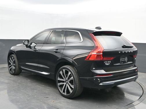 2023 Volvo XC60 B5 Ultimate Bright Theme