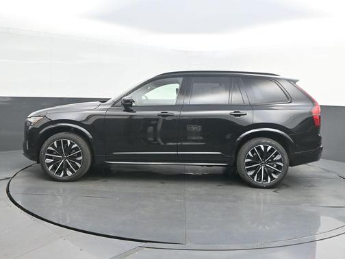Onyx Black Metallic 2026 Volvo XC90 B6 Ultra Dark Theme 7-Seater
