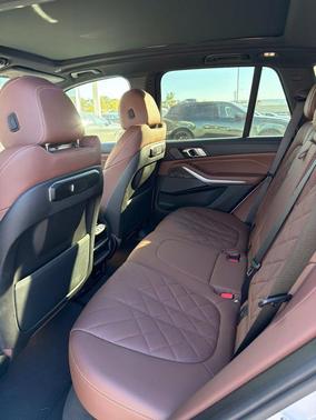 Mineral White Metallic 2024 BMW X5 PHEV xDrive50e