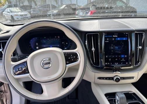 2023 Volvo XC60 B5 Plus Bright Theme