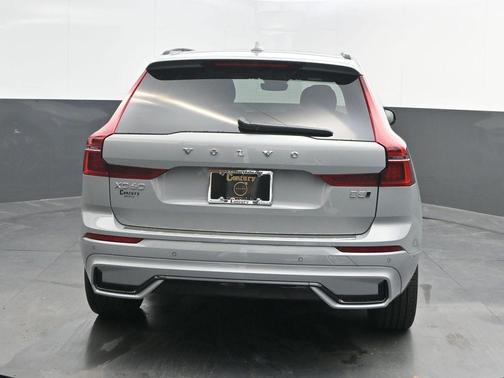 Metallic 2026 Volvo XC60 B5 Plus