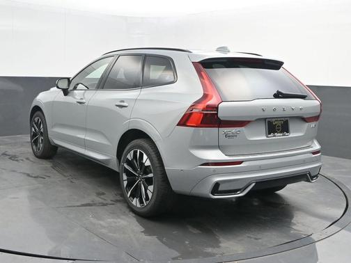 Metallic 2026 Volvo XC60 B5 Plus