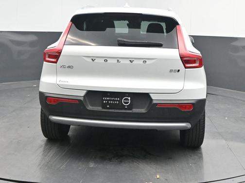 2023 Volvo XC40 B5 Plus Bright Theme