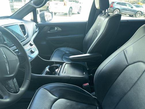 2022 Chrysler Pacifica Hybrid Limited