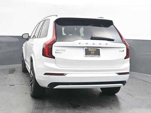 Crystal White Pearl 2026 Volvo XC90 B6 Ultra Dark Theme 6-Seater