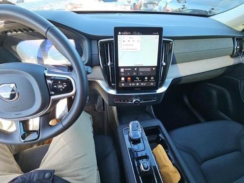 2025 Volvo XC90 B6 Plus 7-Seater