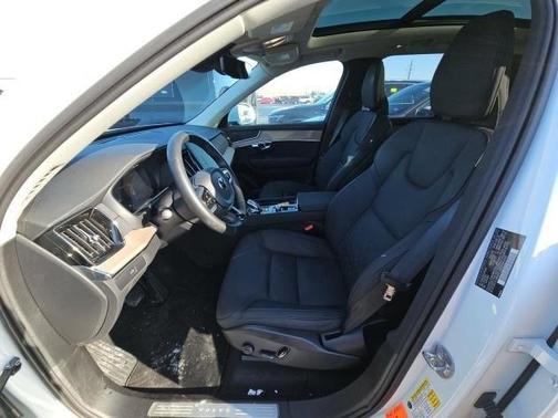 2025 Volvo XC90 B6 Plus 7-Seater