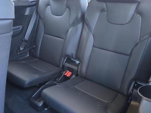 2025 Volvo XC90 B5 Core