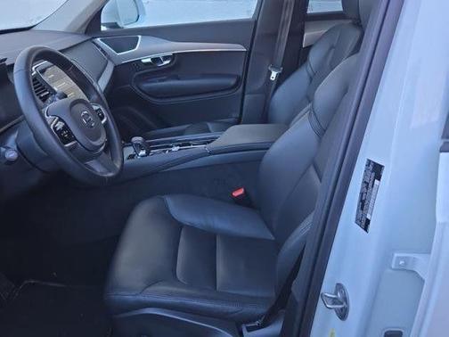 2025 Volvo XC90 B5 Core