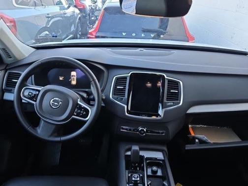 2025 Volvo XC90 B5 Core