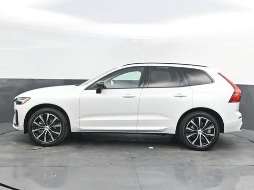 2023 Volvo XC60 B5 Plus Dark Theme