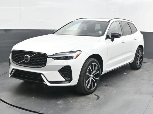 2023 Volvo XC60 B5 Plus Dark Theme